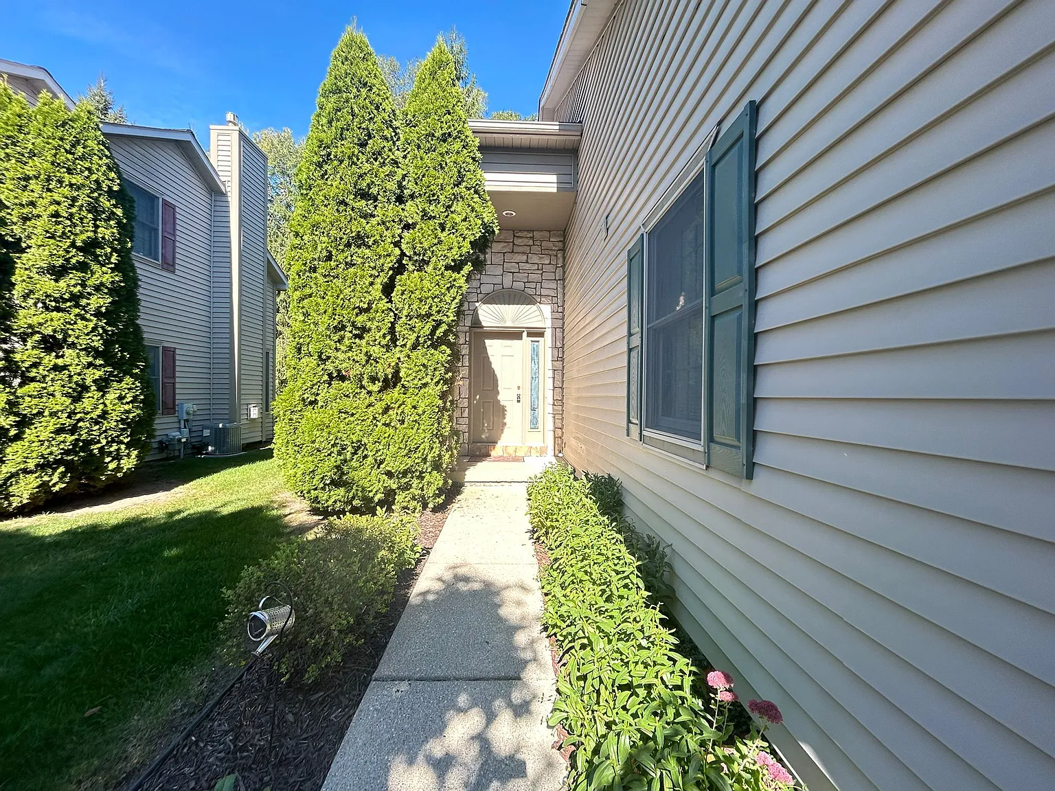 2 bed, 1644 sqft, $2,150 — Photo 3