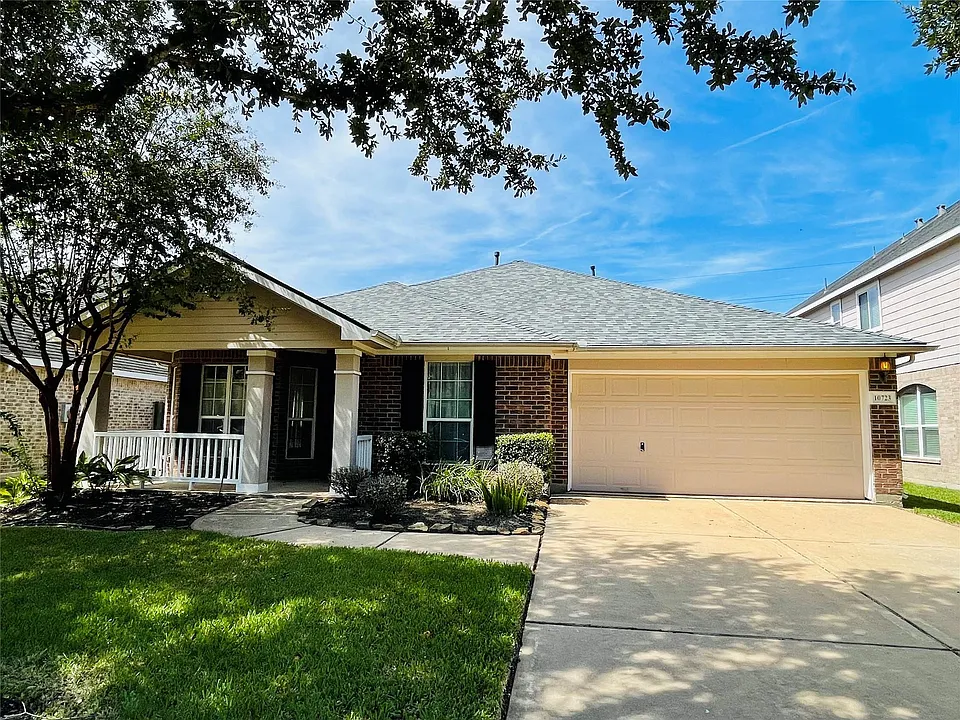 10723 Lake Riata Ln