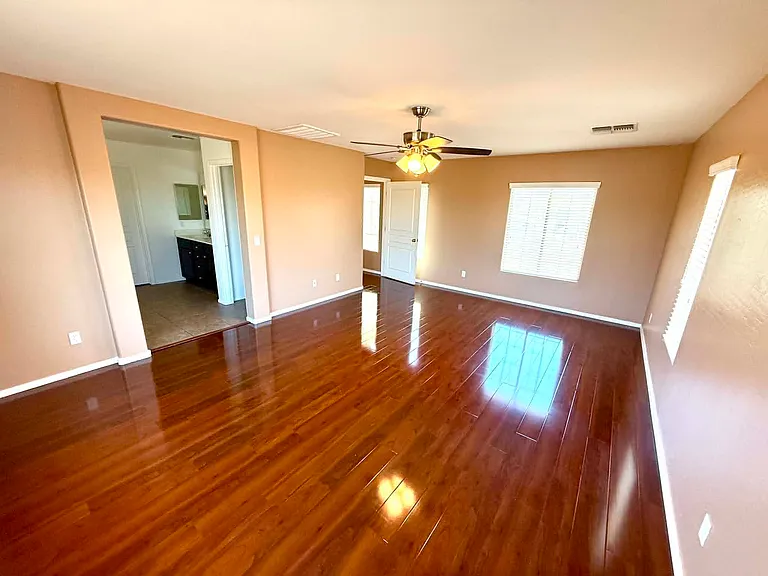 8821 S 40th Dr — Photo 11