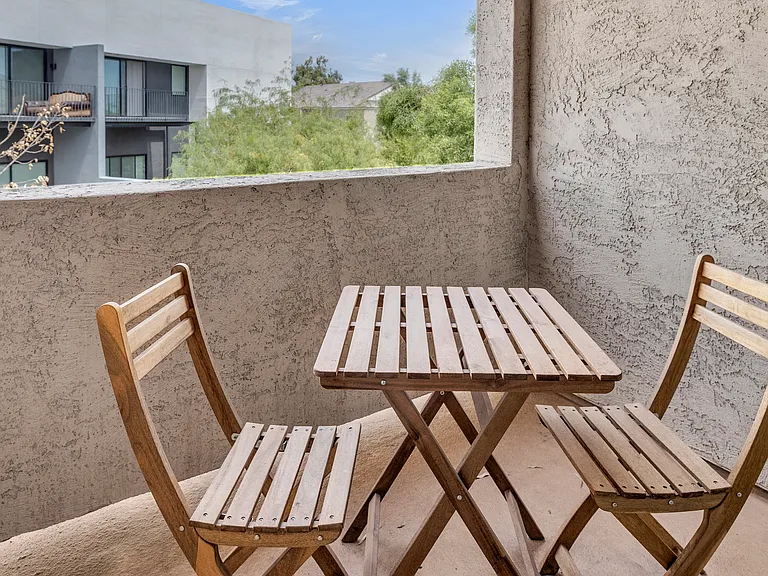 2272 W Harmont Dr — Photo 29