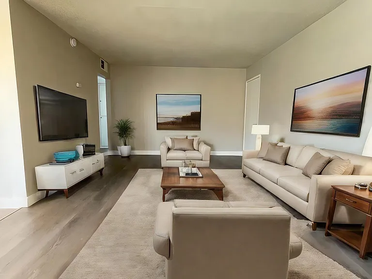 9825 Laurel Canyon Blvd — Photo 8
