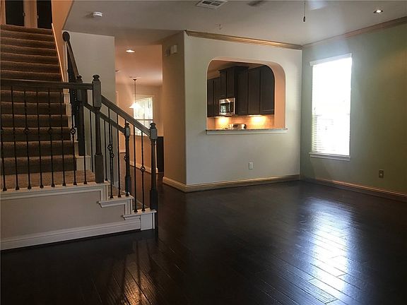 3rd image of 2513 Amur Dr