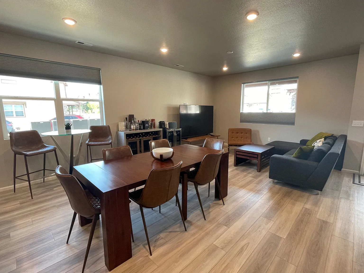 3 bed, 2.5 bath, 1874 sqft, $3,295 — Photo 3