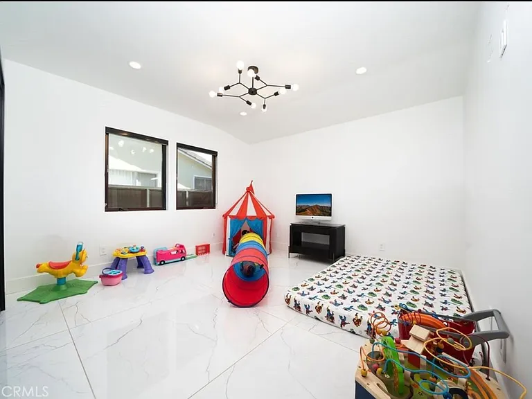9263 Otto St — Photo 14