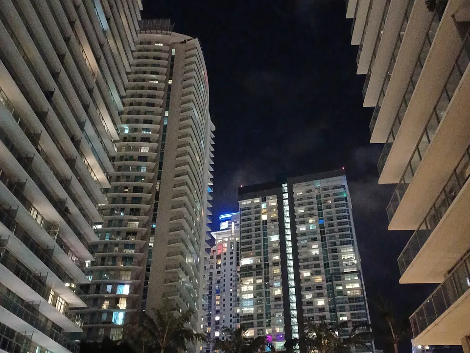1111 SW 1st Ave #1825
