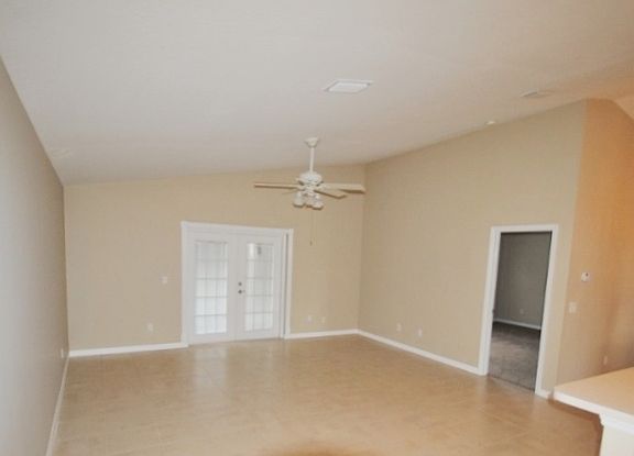 3rd image of 4321 Horseshoe Pick Ln