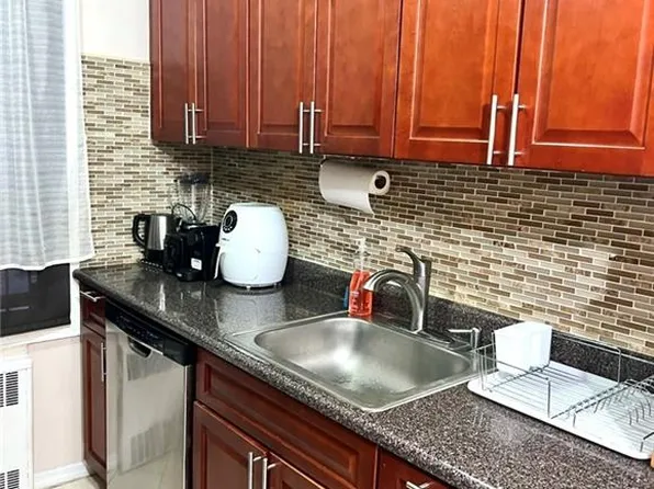 2331 Ocean Avenue image 6 of 14