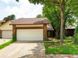 727 Rockridge Cir, Edmond, OK 73034