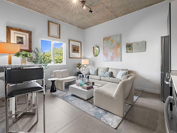 3rd image of 315 NW 32nd St #303