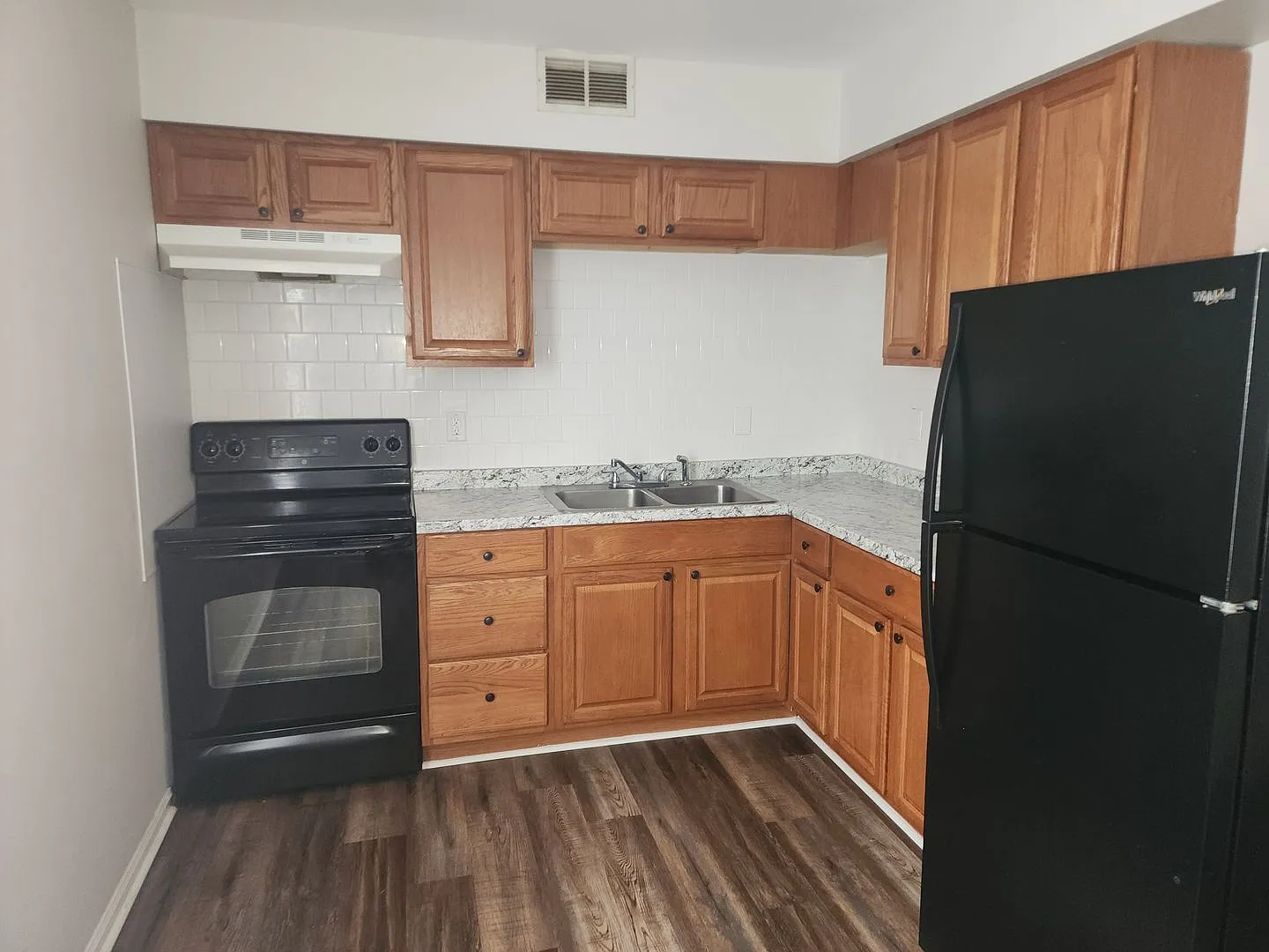 616 Davie Avenue — Photo 2