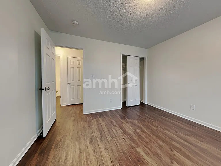 1070 Halifax Ln — Photo 14