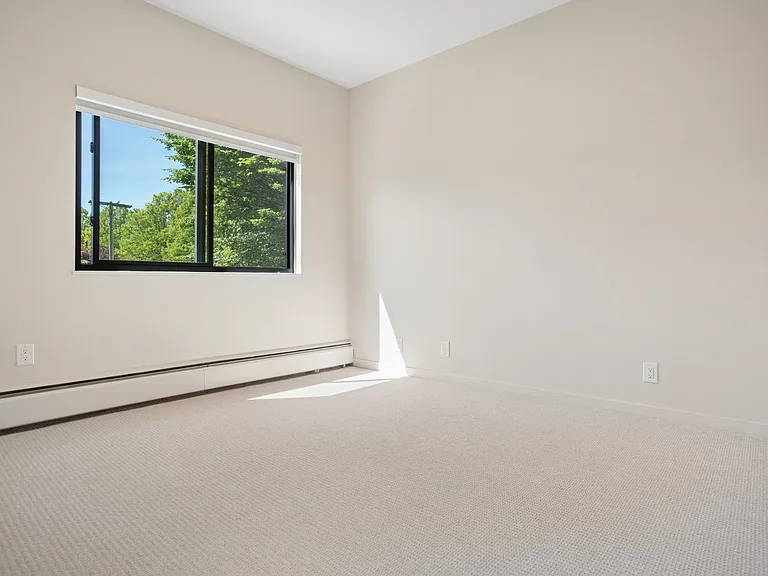 1060 Cypress St — Photo 8