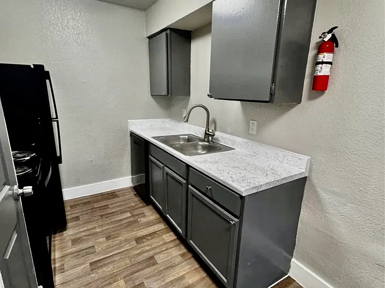 The Francisco Apartments — Photo 3