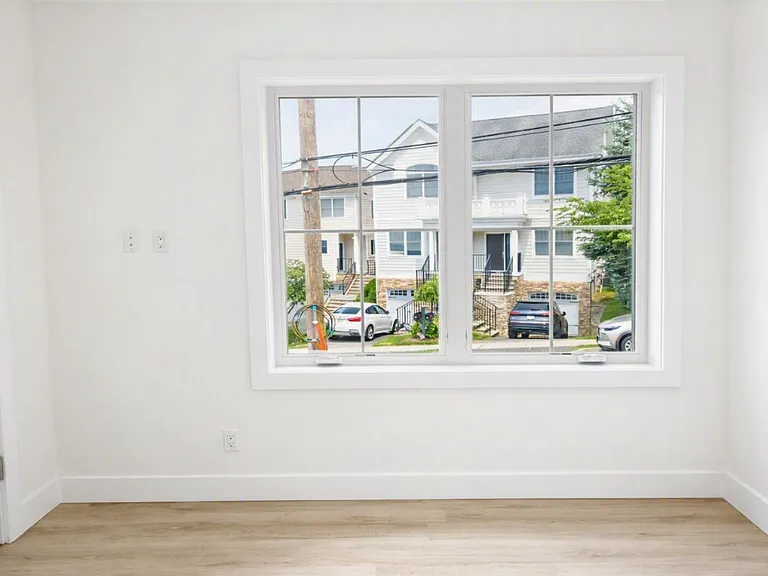210 Underhill Ave — Photo 25