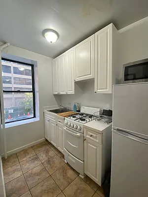 Rented by Bond New York | media 5