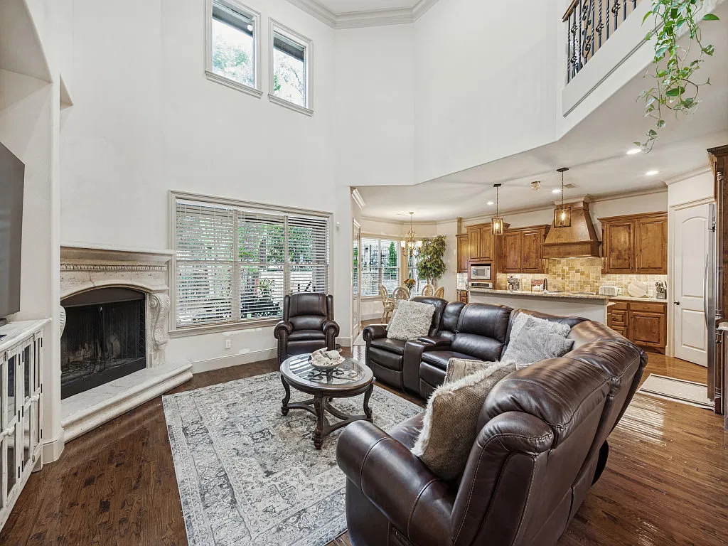 4 bed, 3861 sqft, $5,200 — Photo 3