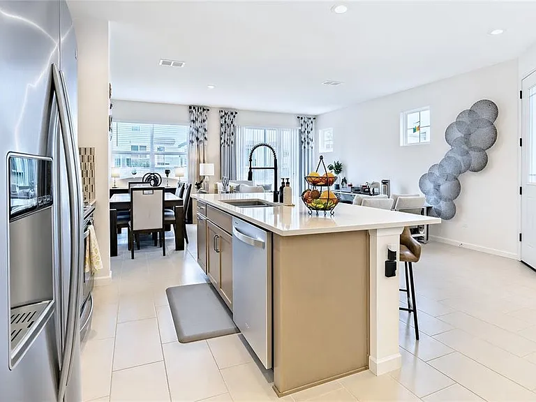 1120 Lakeshore Breeze Pl — Photo 9
