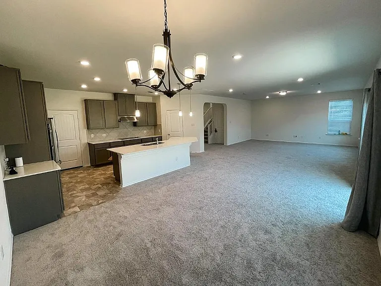 704 Zelia Gln — Photo 5