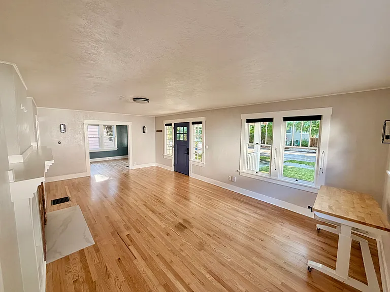 2419 W Regan Ave — Photo 5
