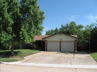 1032 SW 1st St, Moore, OK 73160