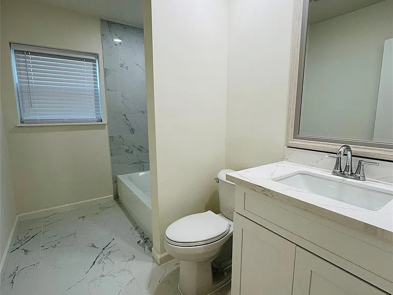 2309 Sheridan St — Photo 4