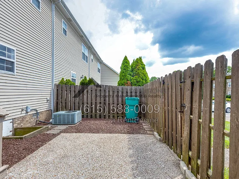 1012 McKenna Dr — Photo 7