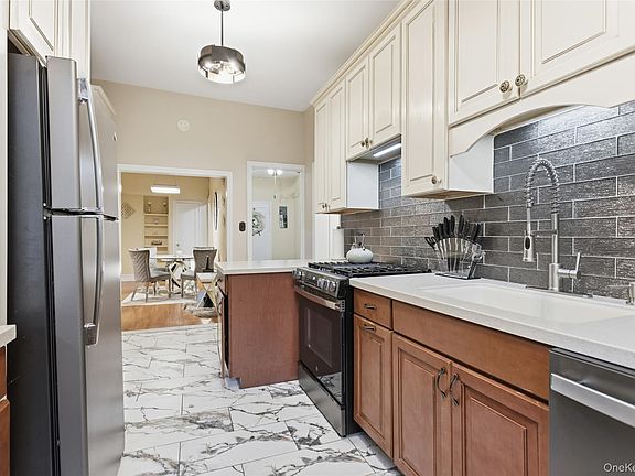 3rd image of 30 Clinton Place #LB