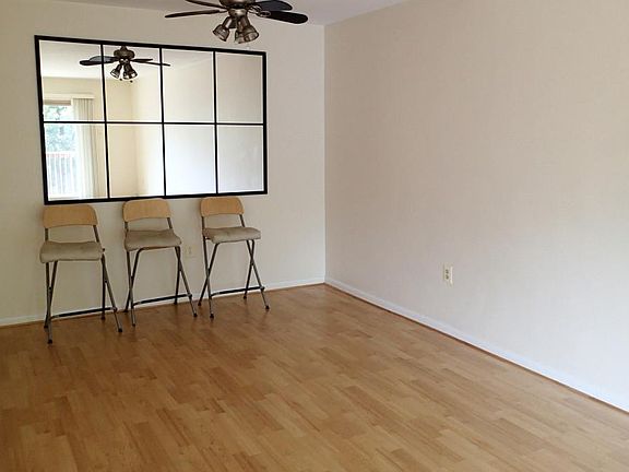 5th image of 7420 Lakeview Dr APT 305