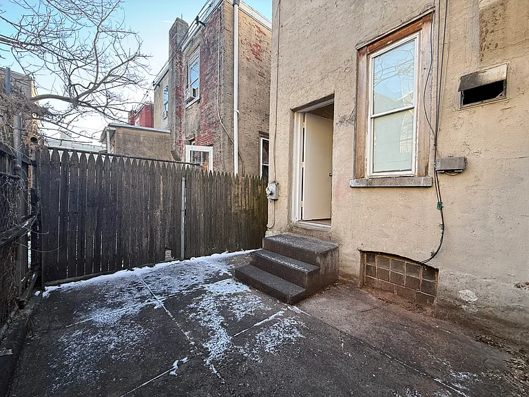 247 E Mayfield St — Photo 25