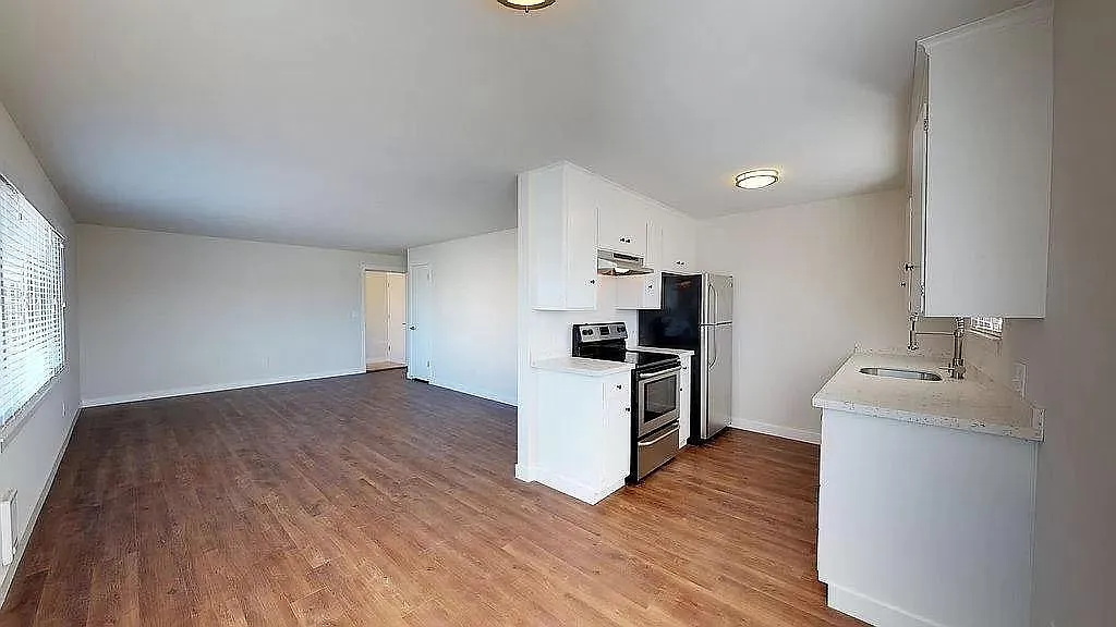 2 bed, 850 sqft, $2,245 — Photo 2