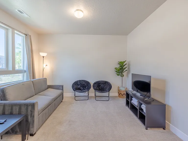 1024 W 400 S — Photo 34