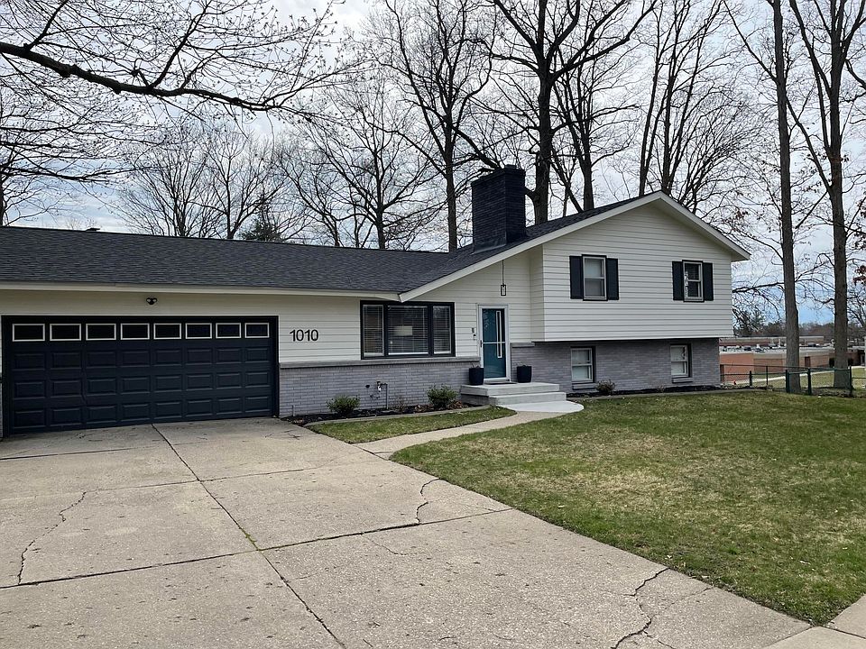 1st image of 1010 Silverleaf St SE