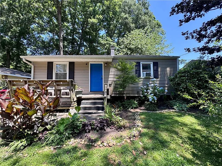 621 Rufus Henderson Dr — Photo 1