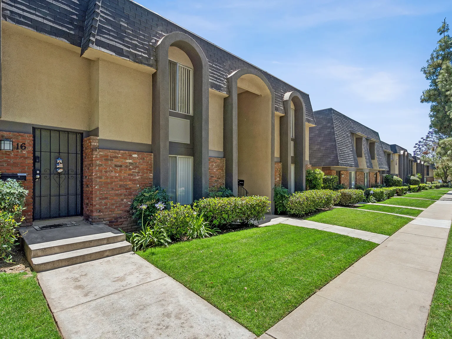 Pine Villas — Photo 3