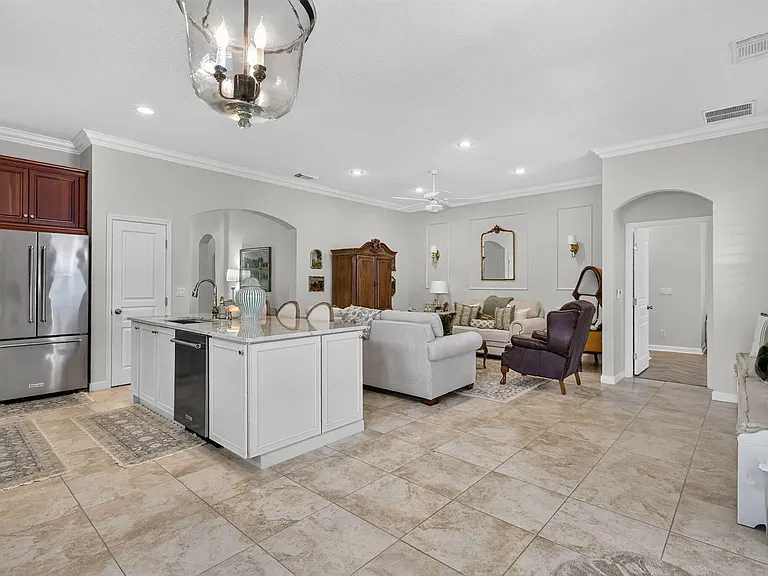 10542 SW Westlawn Blvd — Photo 38
