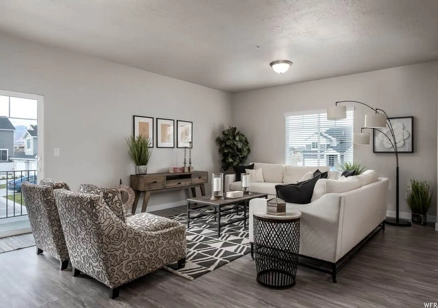 Spacious Townhome - 4 Bedroom End Unit in Riverton — Photo 4