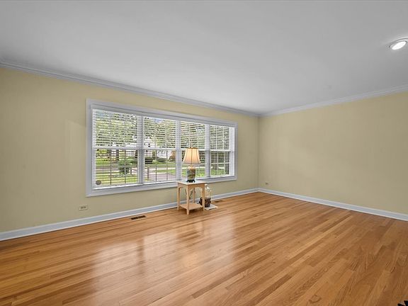 4th image of 635 Northmoor Rd