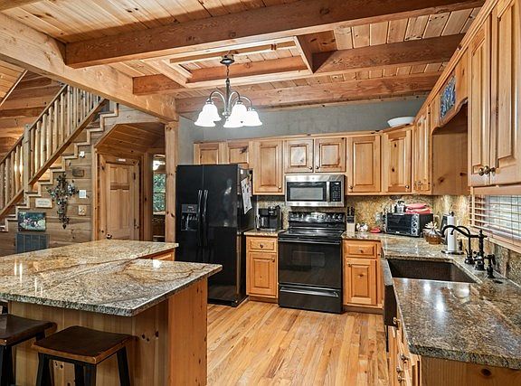 42nd image of 61 River Bend Ct