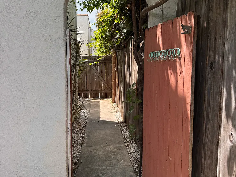 245 7th Ave — Photo 21