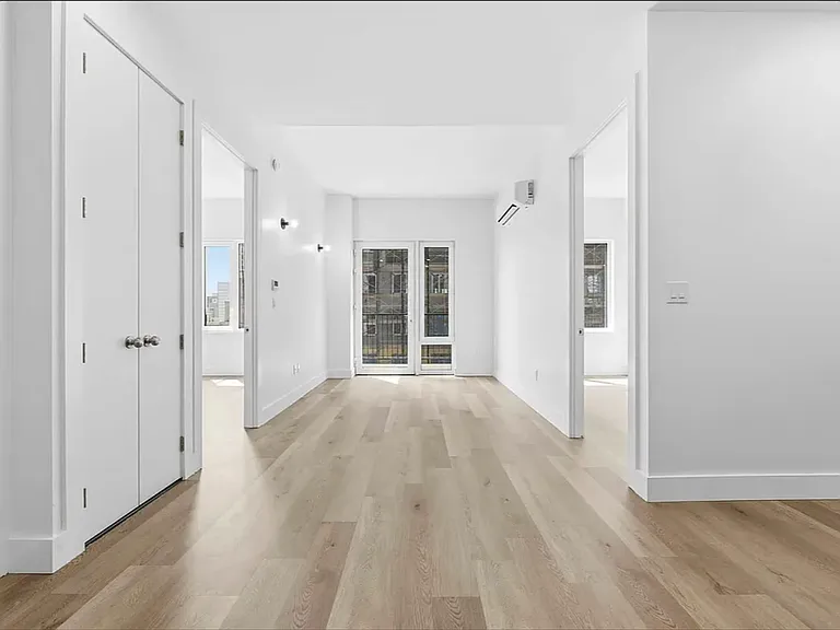 89-25 162nd St #1507 — Photo 9