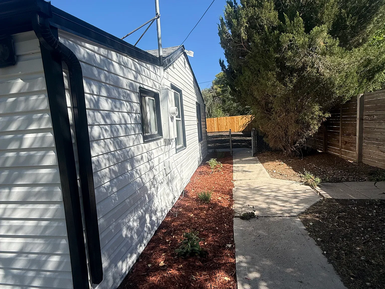 3 bed, 1100 sqft, $3,000 — Photo 3