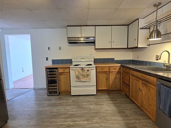 3rd image of 204 Bourne St Unit 204