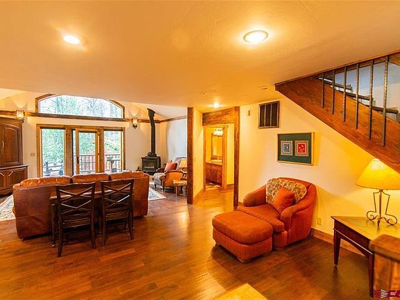 5th image of 90 Fisher Ct