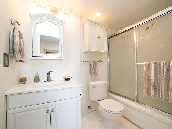 3rd image of 1300 Army Navy Dr APT 818