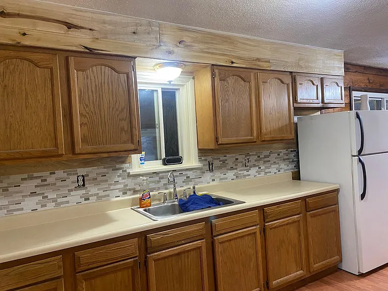 5702 N US Highway 35 — Photo 10
