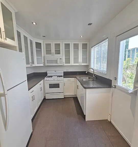 142 San Vicente Blvd #B — Photo 7