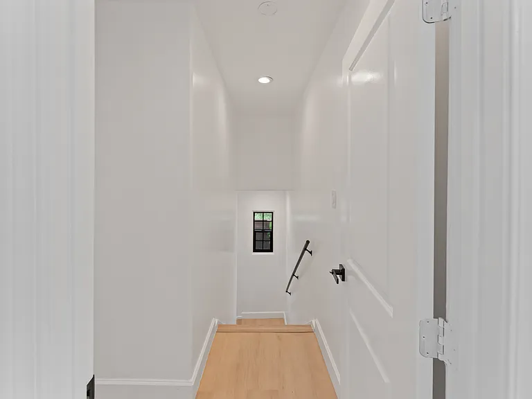 1800 Benedict Canyon Dr — Photo 18