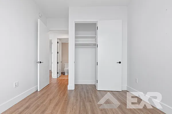 Rented by EXR | media 10