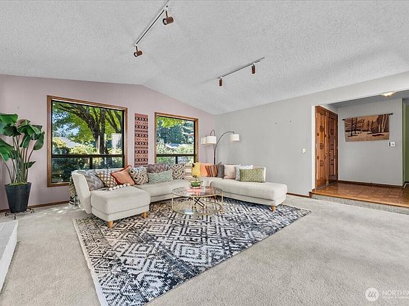 3rd image of 12316 SE Riveridge Drive