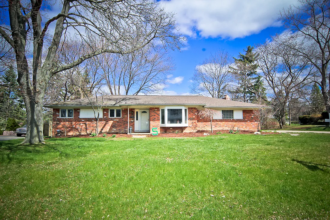 2590 Binbrooke Dr photo 1